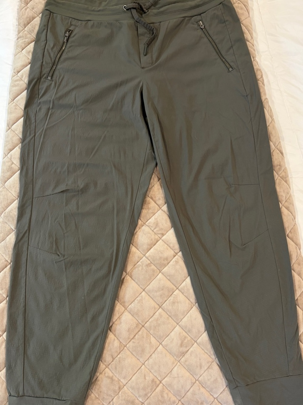 Athleta women’s Trekkie North Olive Green Jogger Pants